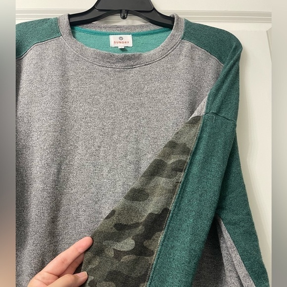 SUNDRY Camo Colorblock Sweatshirt 2 - Picture 2 of 8